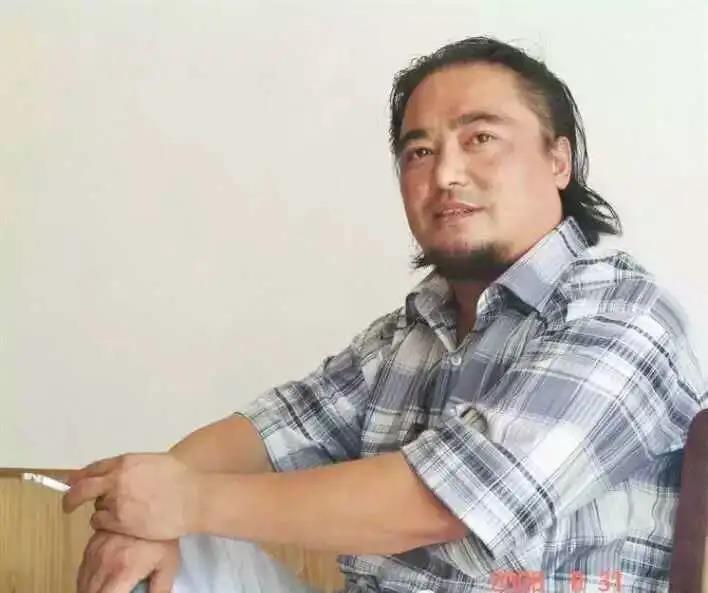 贾立新